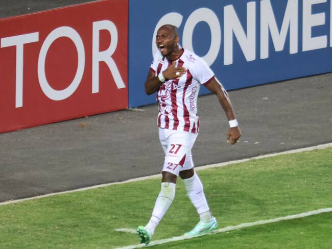 Diego Herazo festeja su gol ante Puerto Cabello en Venezuela / Twitter: @CDtolima.