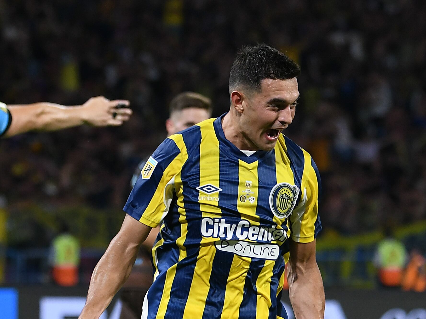 Maximiliano Lovera festeja una anotación con Rosario Central. (Photo by Joaquín Camiletti/Getty Images)