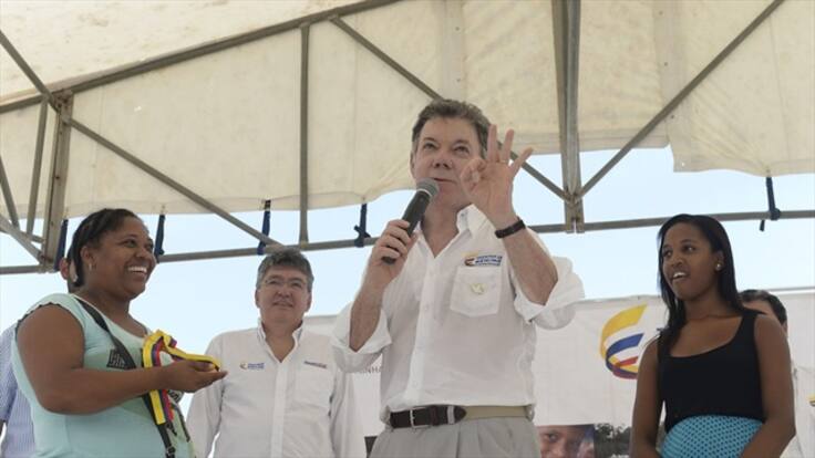 Con pérdidas por contrabando se habrían construido 4.500 colegios: Santos