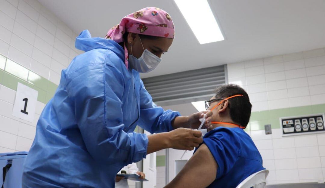 La vacunación sigue este lunes en los distintos centros asistenciales.