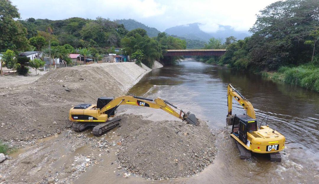 Obras en río Guachaca