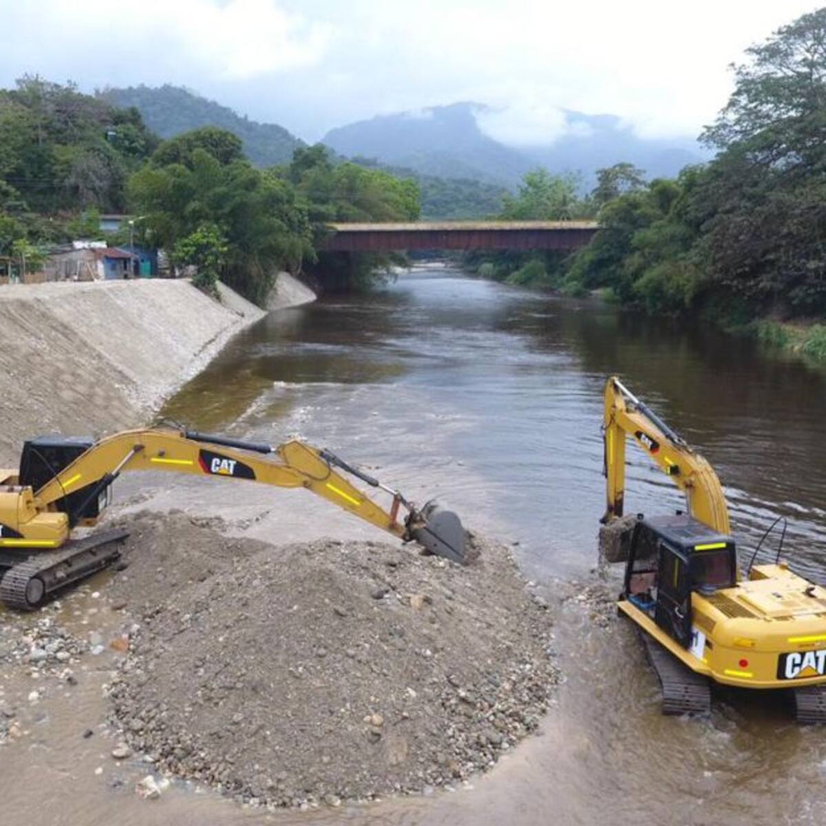 Destinan recursos para mitigar inundaciones del río Guachaca