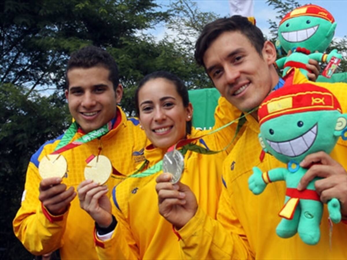 Mariana Pajón y Carlos Ramírez obtienen oro para Colombia en BMX