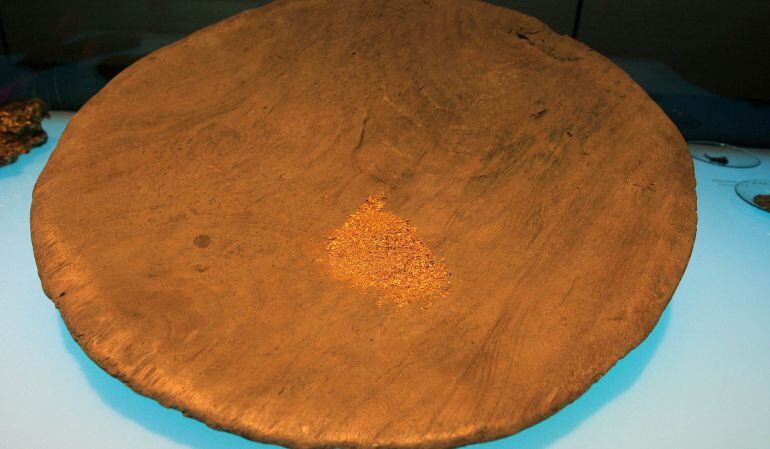 Batea en la que se lava el metal, pieza que forma parte de las exposiciones del museo del oro en Bogotá.