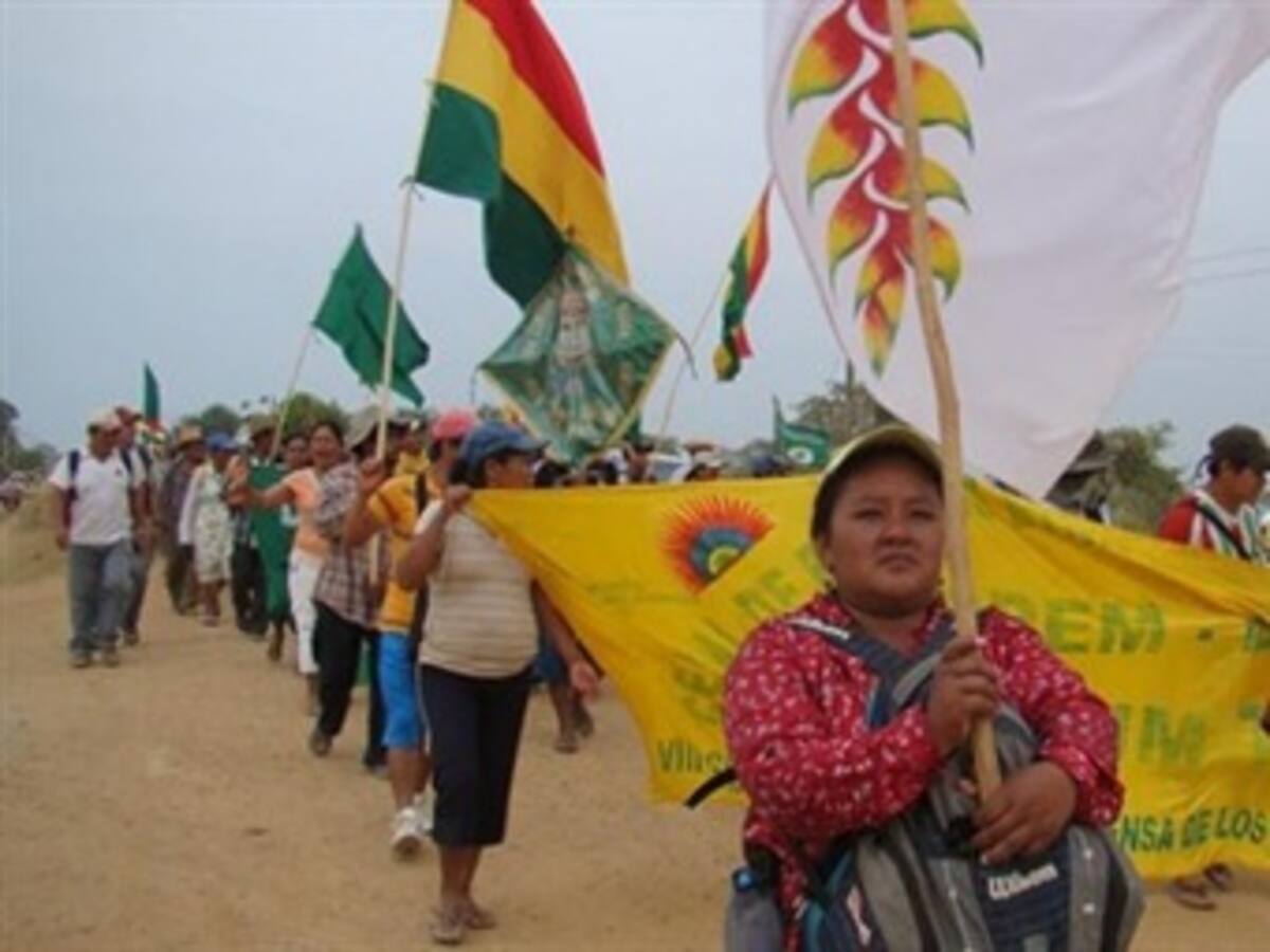 Aumenta la tensión en la marcha indígena boliviana con bloqueos e incidentes