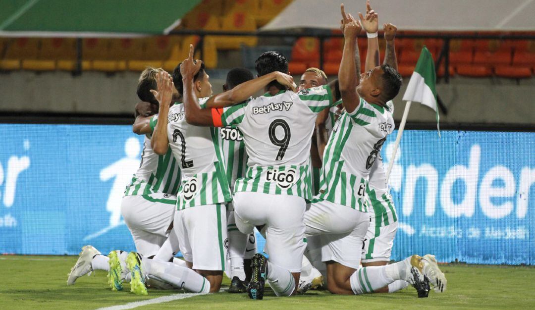 Los jugadores de Nacional celebran una de las anotaciones ante Santa Fe.