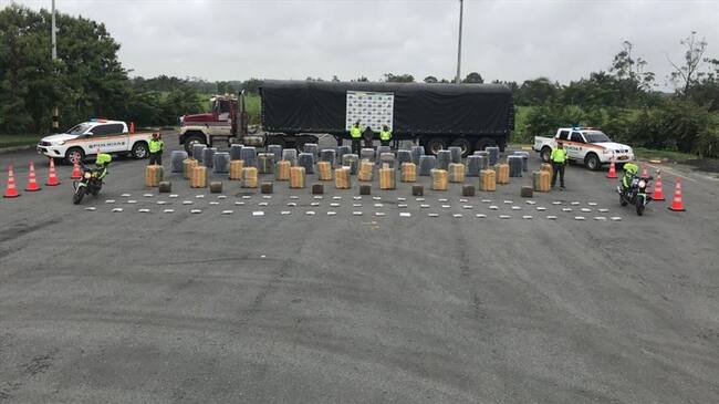 Incautan más de dos toneladas de marihuana camuflada entre papas. Foto: Policía