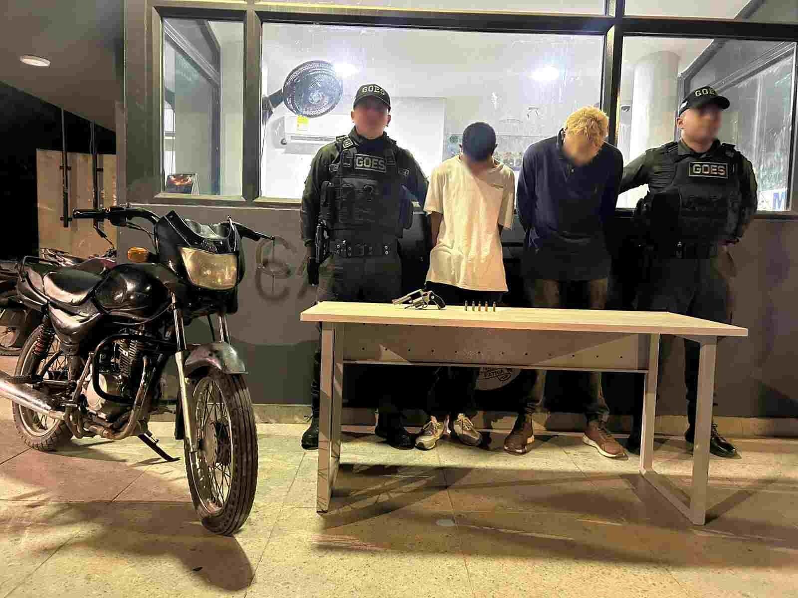 Capturados dos presuntos delincuentes con un arma de fuego ilegal en Cartagena