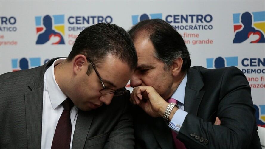 Victor Mosquera (Izq), abogado del Centro Democrático y Oscar Iván Zuluaga (Der) presidente del Centro Democrático.. Foto: Colprensa