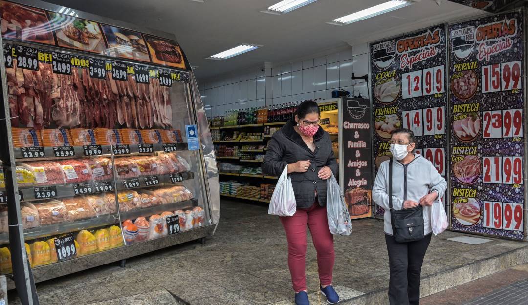 Aumento de precios en distintos productos en tiendas latinas.                   Foto: Getty 