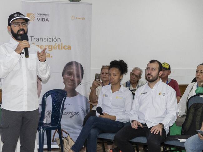 “Queremos concurrir con las organizaciones, con los gobiernos locales, con el gobierno departamental para desarrollar y ojalá poder concretar estos proyectos que en clave llamamos desde el gobierno nacional la reindustrialización, que es volver a recuperar capacidades productivas en las regiones, y es en ese camino en el que estamos”, concluyó el Ministro de Minas y Energía.