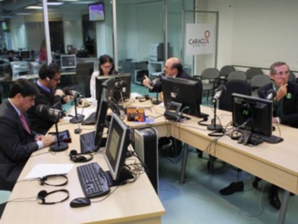 Los que más se oponen a la paz son oficiales de inteligencia: Navarro