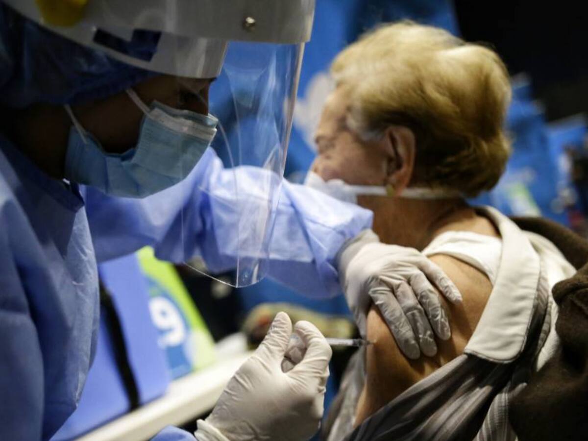 Cuarta ola no será tan profunda y más aplanada: experto sobre COVID-19