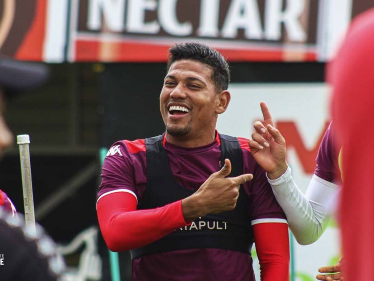 "Tengo contrato hasta mitad del próximo año y quiero continuar en Santa Fe"