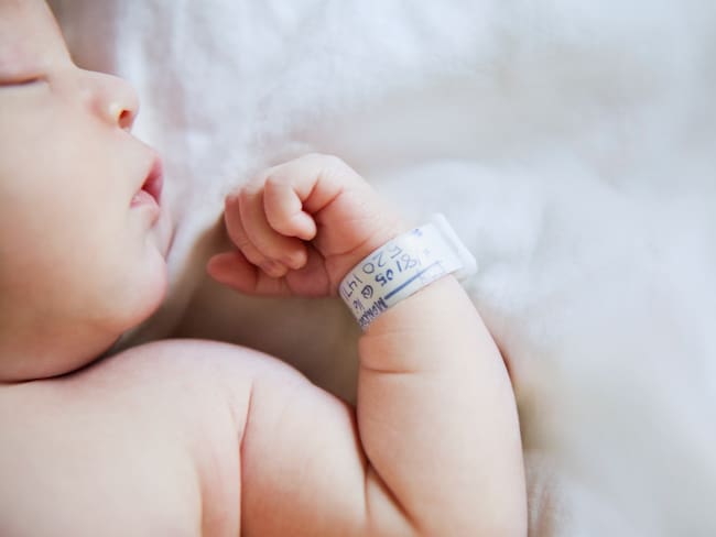 Foto de un bebé recién nacido - Getty Images