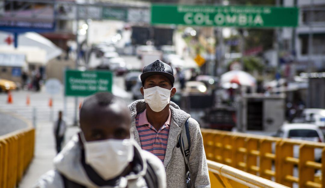 Paso fronterizo entre Colombia y Ecuador