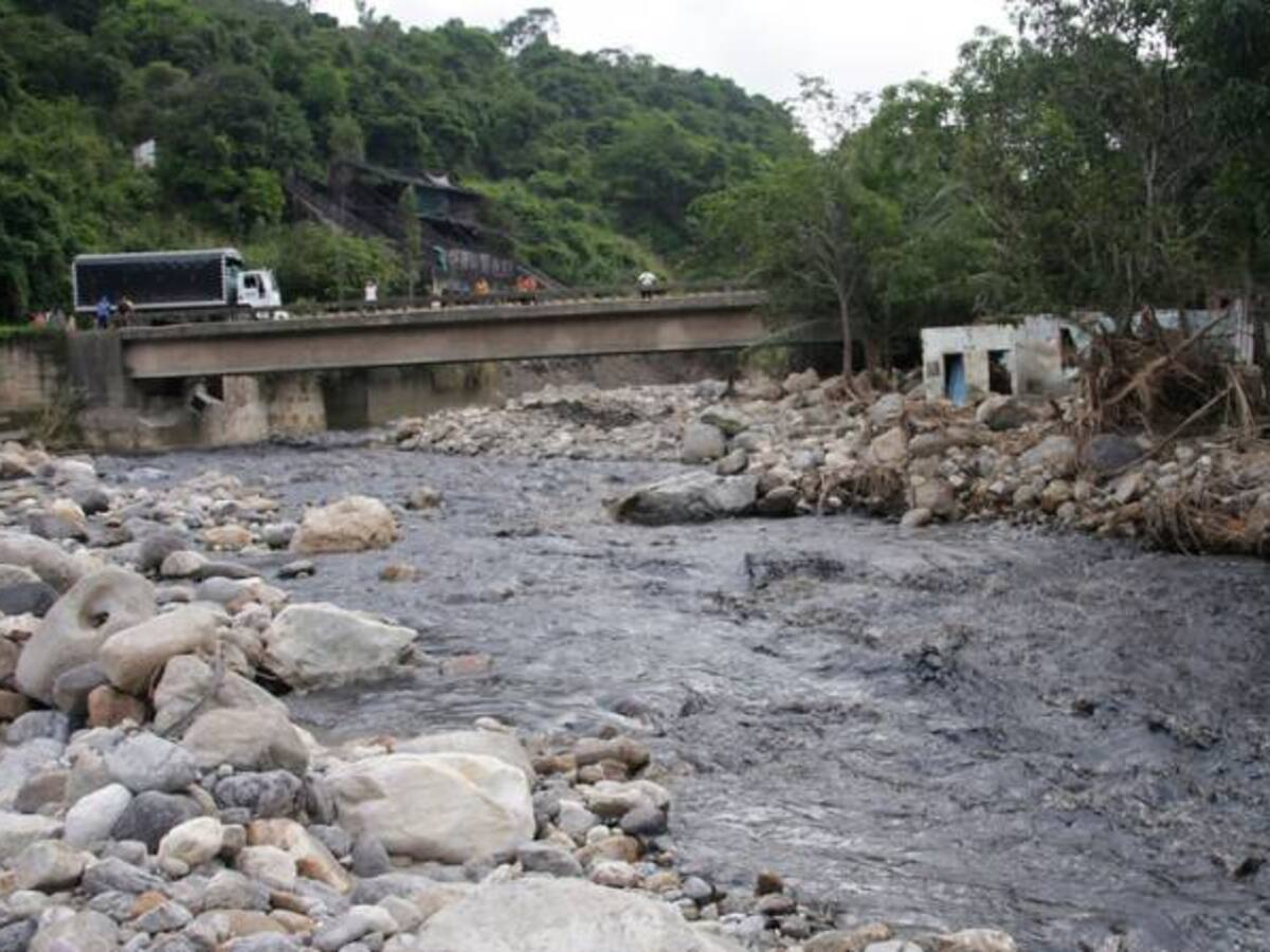 Oleoducto Caño Limón Coveñas, dinamitado en zona rural de Arauquita - Arauca