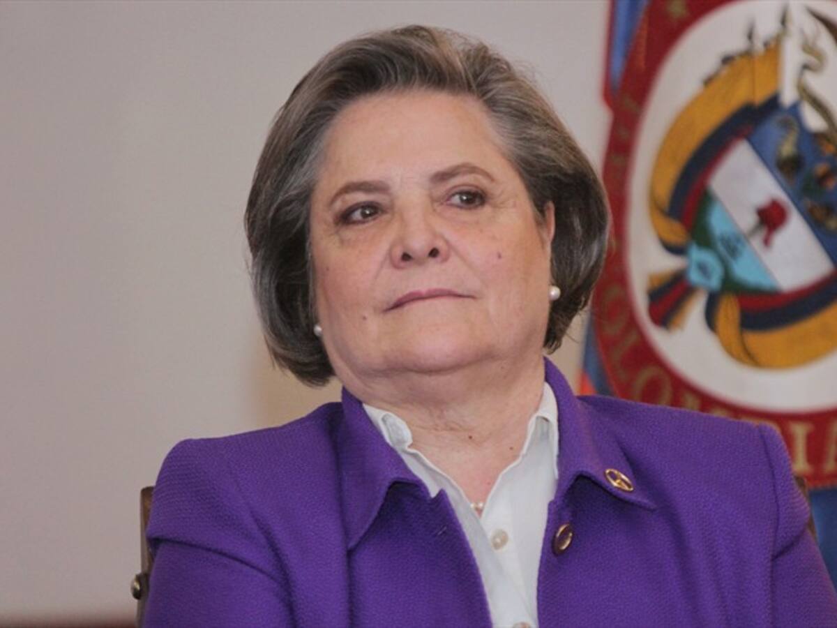 Conversamos con Galán, pero los diálogos no tuvieron fuerza: Clara López