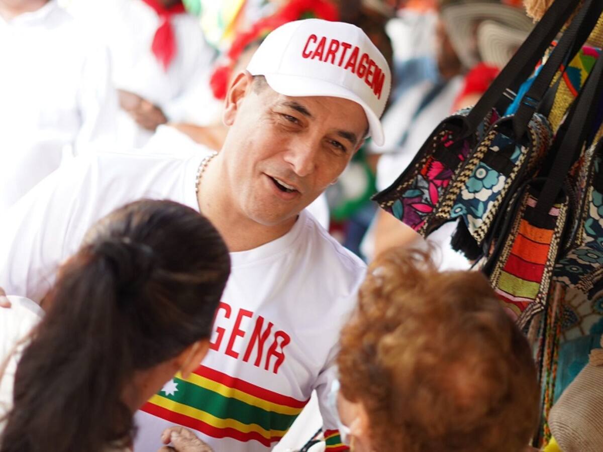 Con caminata por el Centro Histórico, Dumek Turbay realizó apertura de sede de campaña