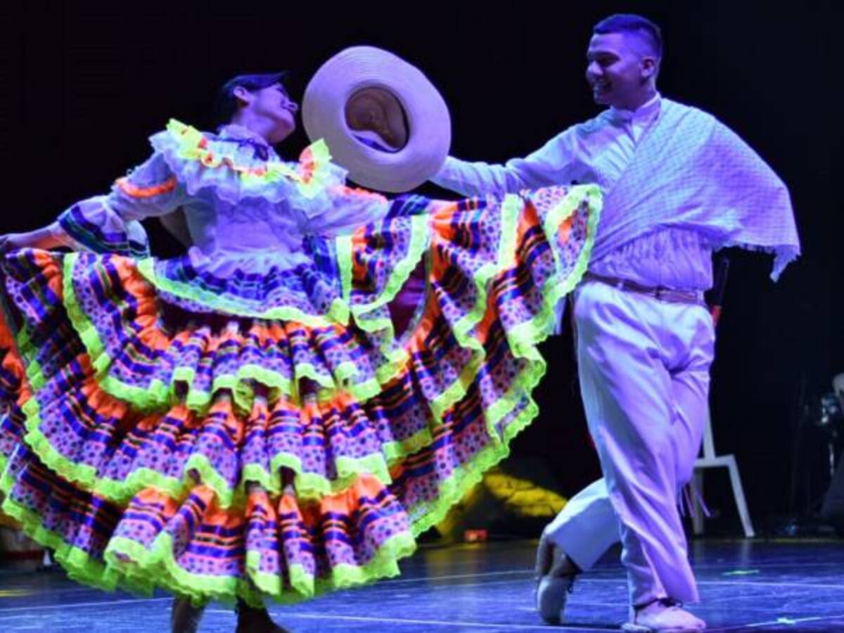 Arranca puja por la corona municipal del folclor