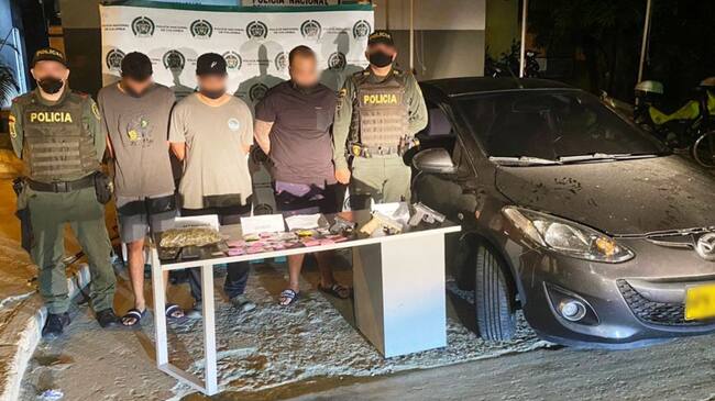Capturaron a los tres integrantes, inmovilizaron un vehículo, incautaron tres armas traumáticas, más de 790 dosis de alucinógenos