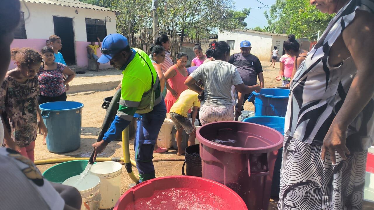 Suministro de agua a través de carrotanques en Manatí, Atlántico./ Foto: AQSUR-AQUALIA