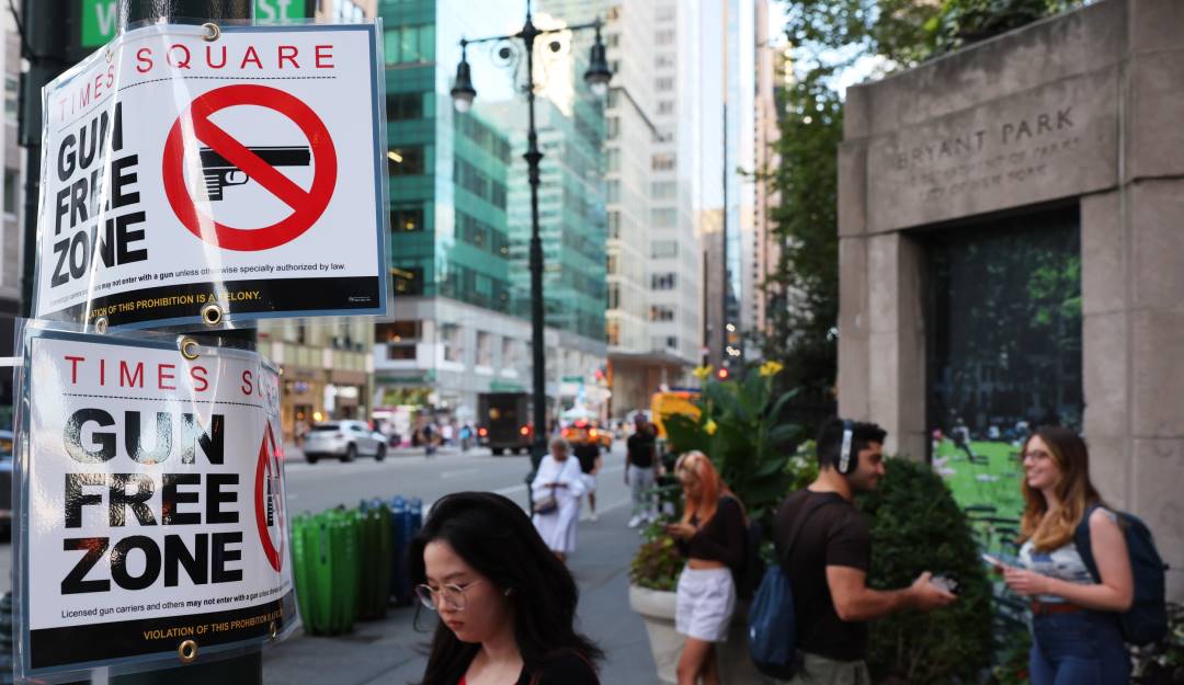 Entró en vigencia nueva ley en Nueva York que restringe porte de armas en lugares públicos. Foto: Getty