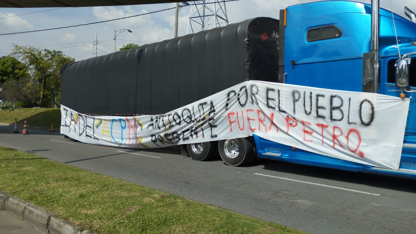 Bloqueos en Medellín. Foto: Caracol Radio.