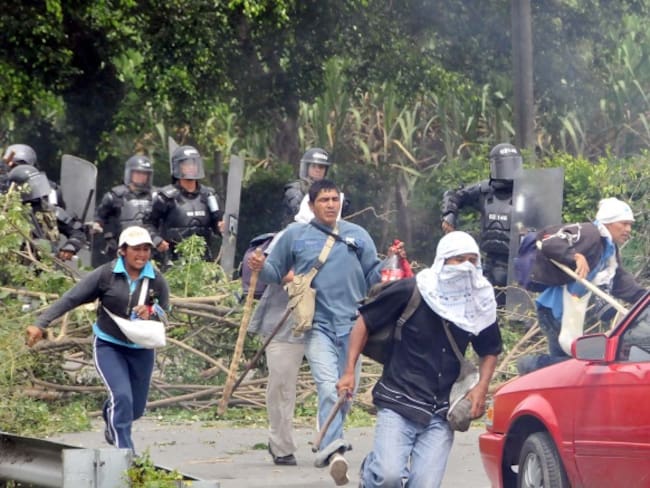Campesinos se enfrentan con el Esmad en Caquetá