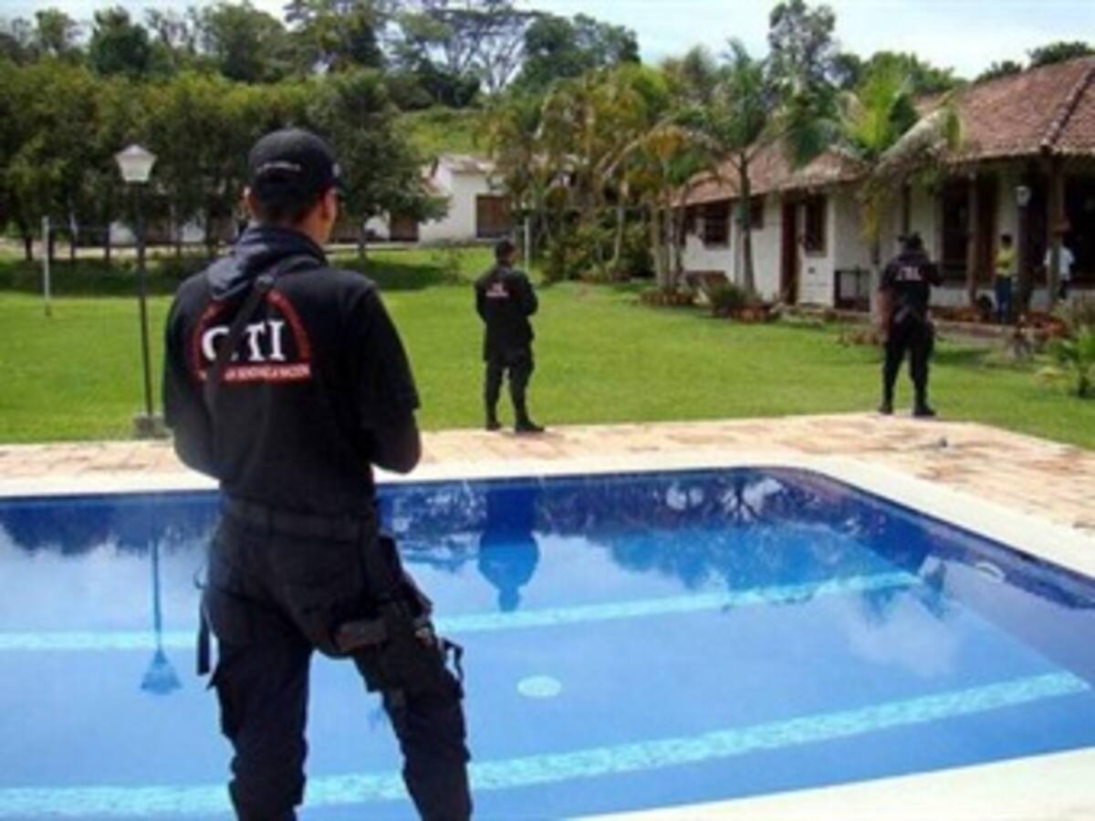 Inició extinción de dominio contra parapolíticos