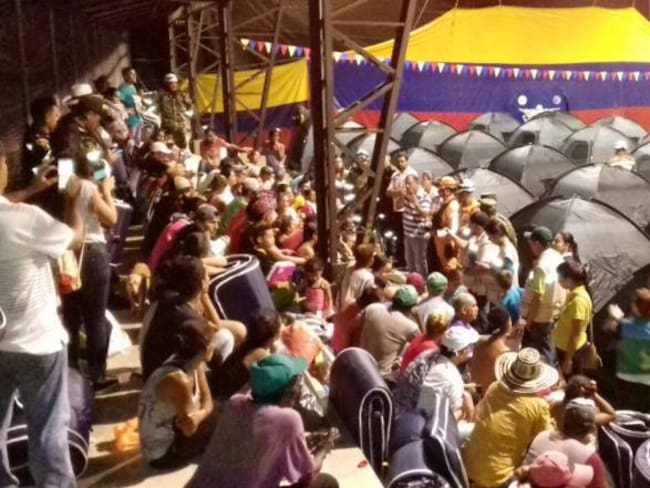 1.200 personas han evacuado Puerto Valdivia