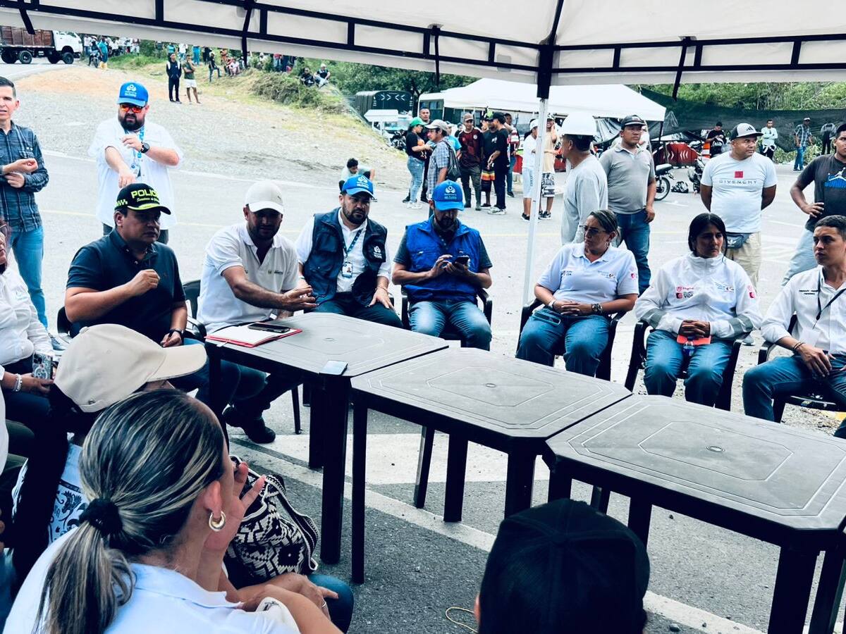 2do día de paro minero en Caldas: vías bloqueadas y mineros piden presencia del gobierno