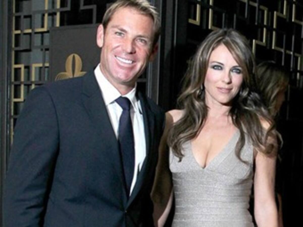 La actriz Elizabeth Hurley se casa con el jugador de criquet Shane Warne
