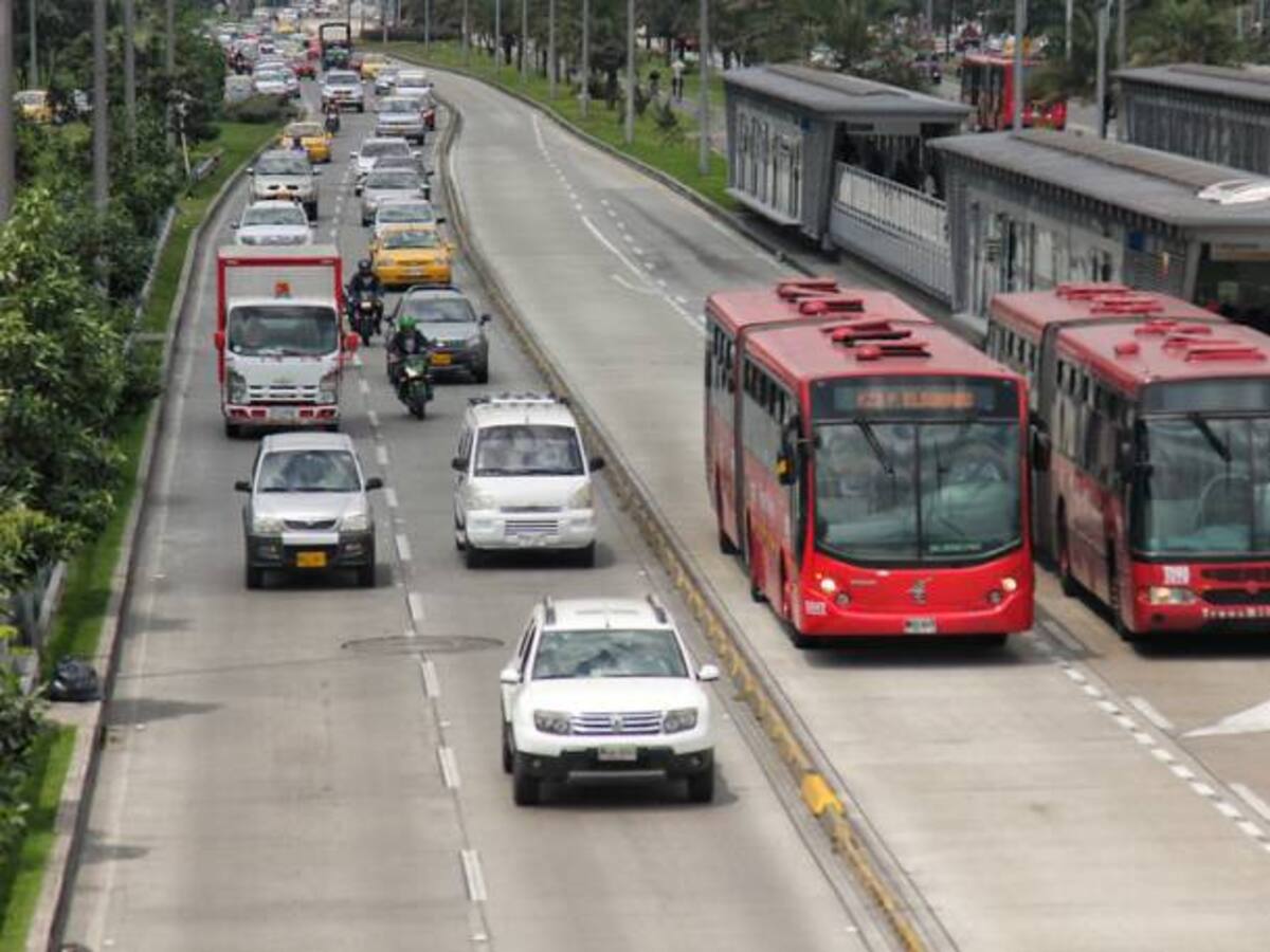 Transmilenio anuncia llegada de 48 buses y renovación de 44 estaciones