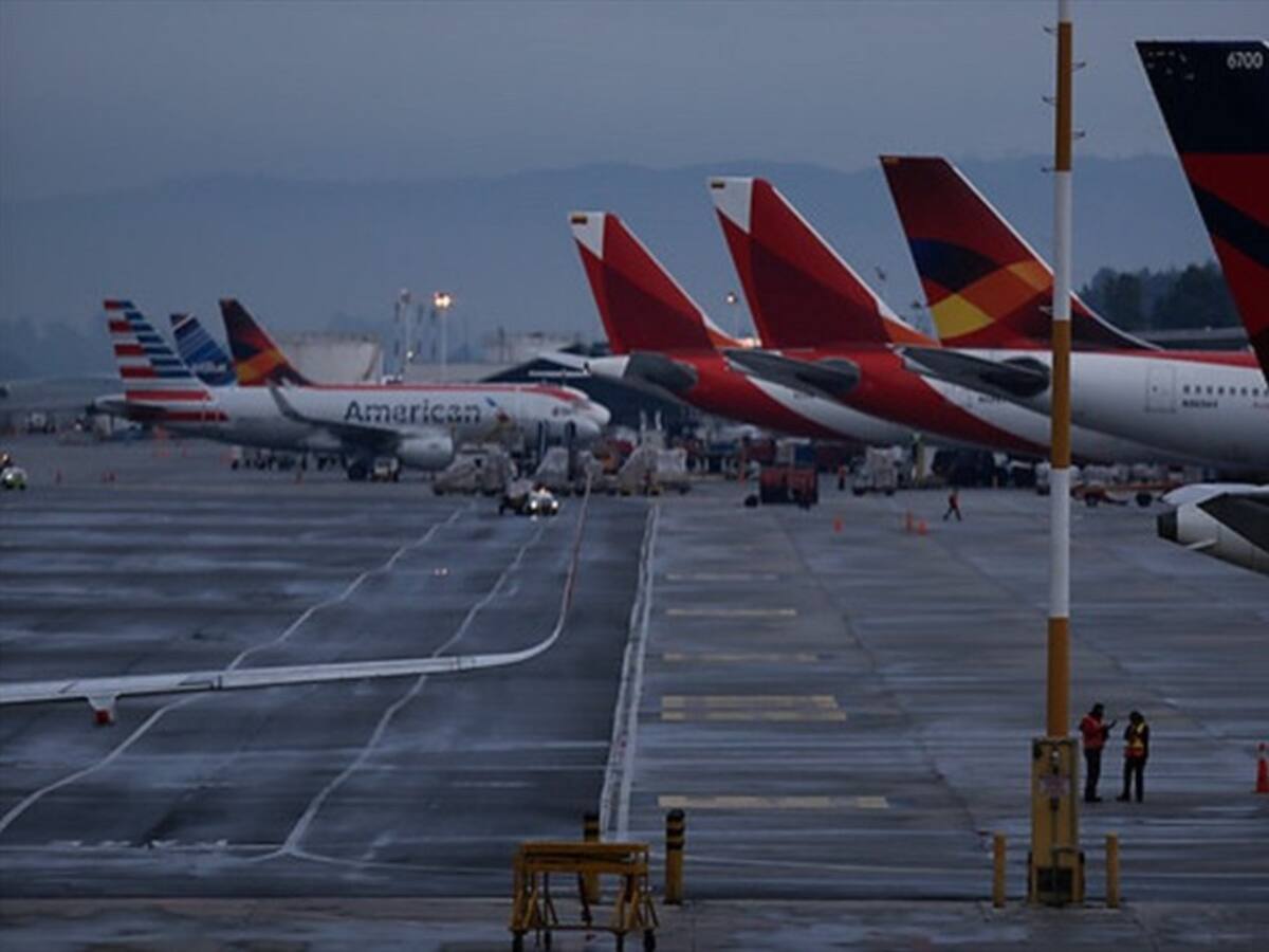Déficit en controladores aéreos no representa un riesgo para la seguridad aérea: Aerocivil