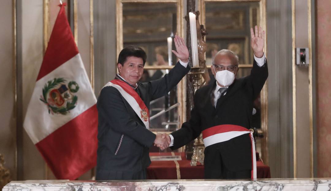 El presidente peruano, Pedro Castillo y su jefe de gabinete ministerial, Aníbal Torres.     Foto: Getty