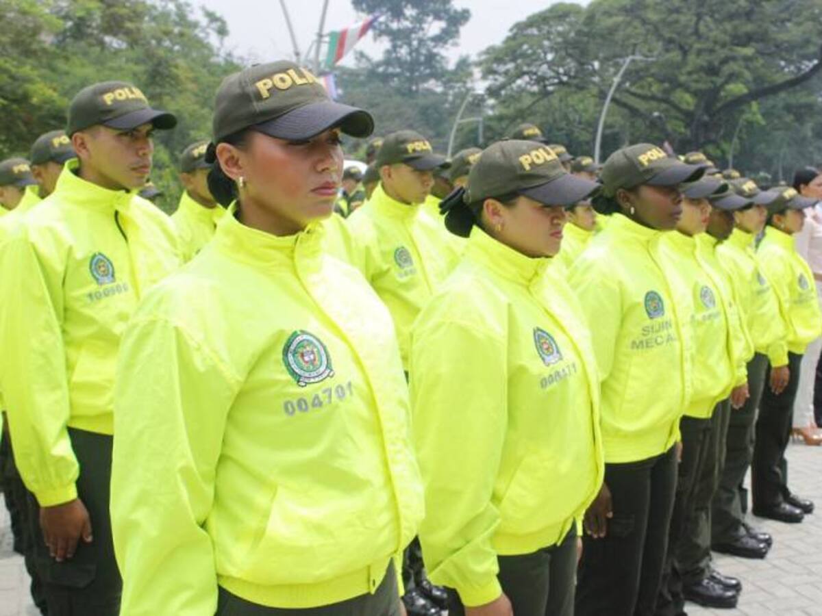 Llegan a Cali 200 hombres y mujeres policías