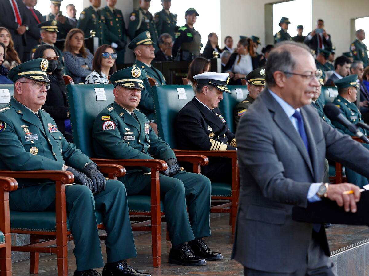 Petro exige a involucrados en escándalo de la UNGRD devolver dinero para tener beneficios