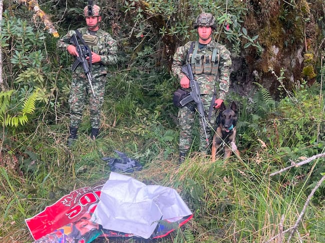 Tropas de la Primera Brigada del Ejército Nacional localizaron el depósito ilegal perteneciente al grupo armado organizado ELN en Güicán, Boyacá / Foto: Ejército Nacional.