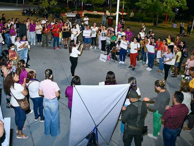 Todos los asistentes se unieron para encender una luz como símbolo de vida y rechazo a la violencia.