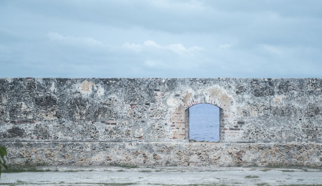 La medida intentaría frenar el avance de ómicron en las ciudades costeras 