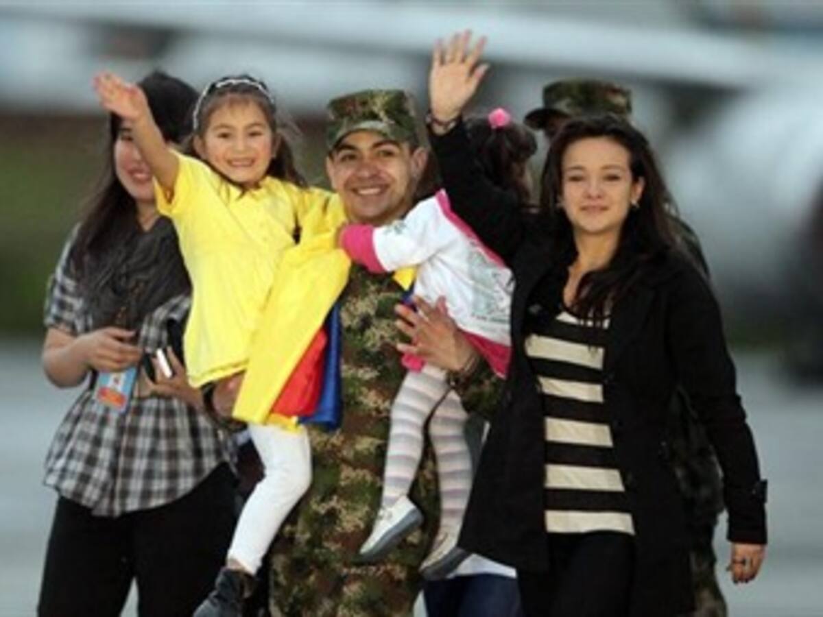 Mayor Solórzano y cabo Sanmiguel se reencontraron con sus familias
