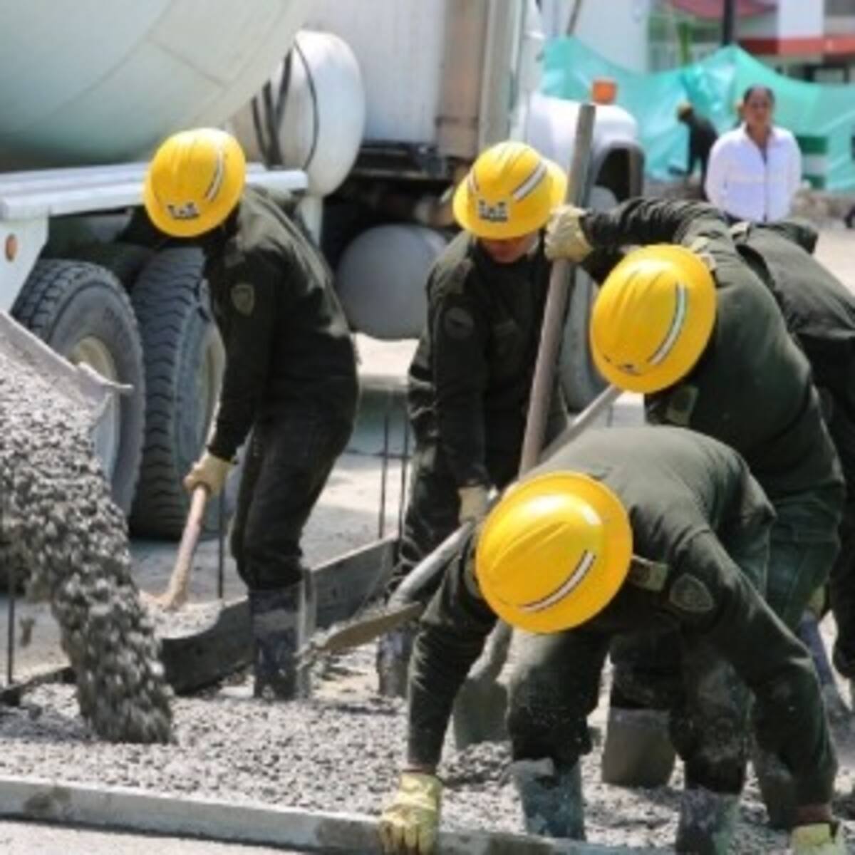 Soldados ya empezaron a tapar huecos en el norte de Bucaramanga