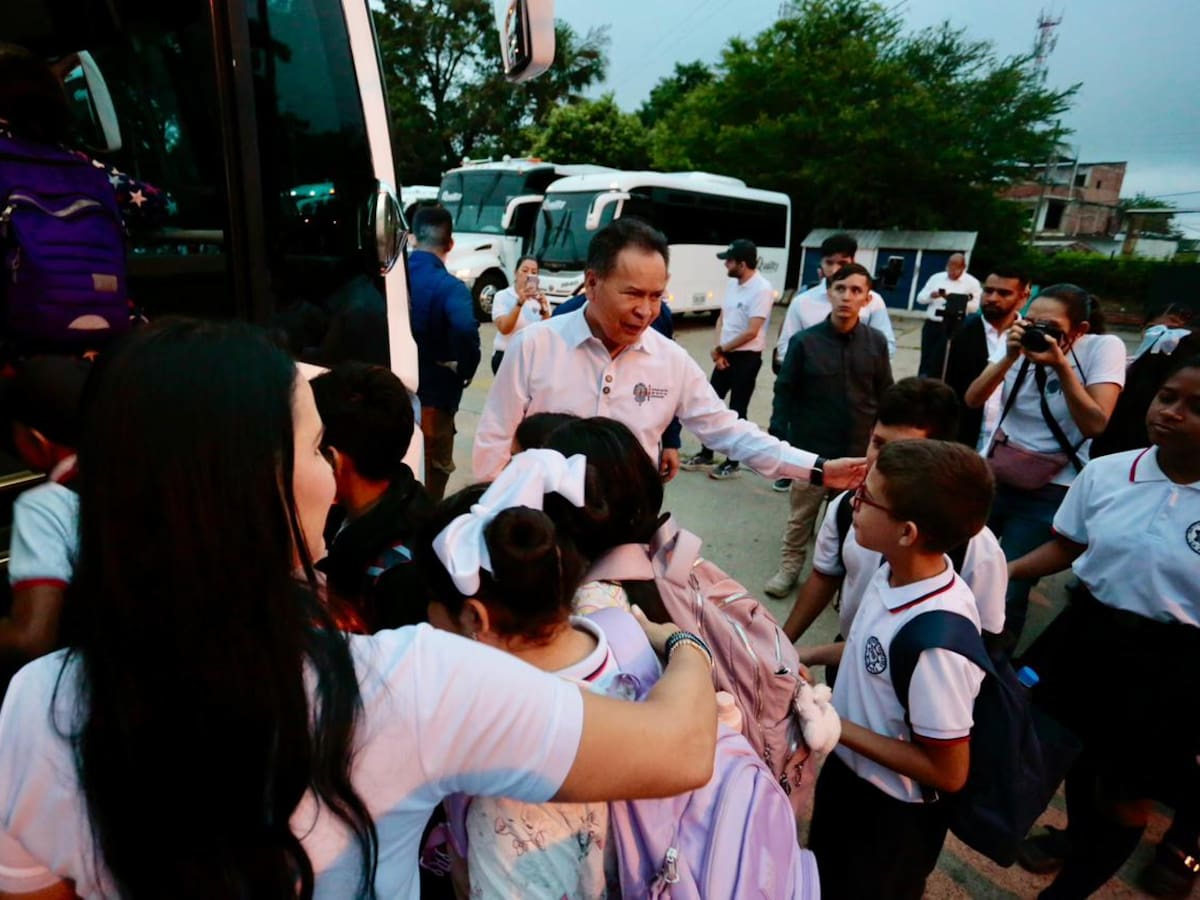 Arrancó el transporte escolar fronterizo: 2.000 estudiantes se benefician con este servicio
