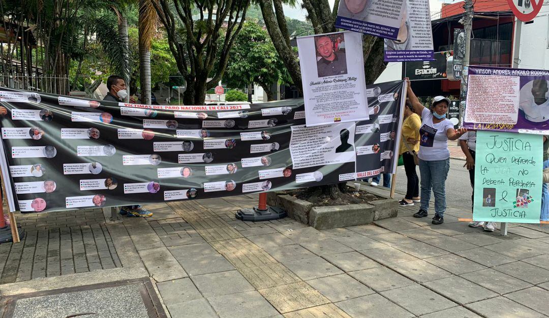 Familiares de víctimas del paro nacional