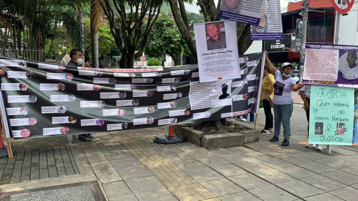 Familiares de víctimas rechazan felicitación del embajador de E.U a policía