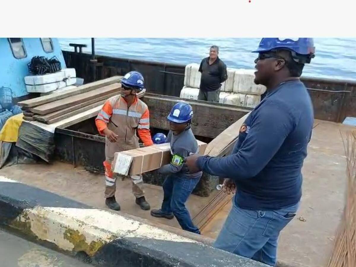 Telas incautadas al contrabando fueron entregadas a cooperativa de mujeres en Tumaco