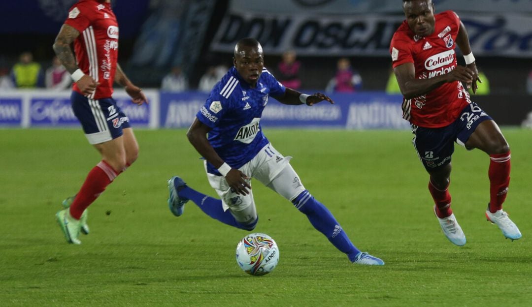 Carlos Andrés Gómez disputando la semifinal de Copa Colombia con Millonarios.