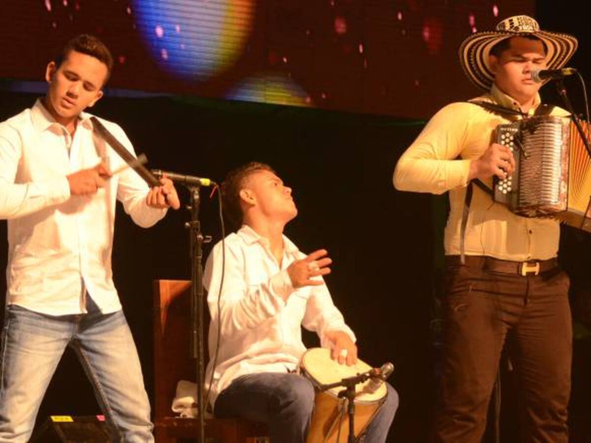 Por abucheo suspenden video del presidente durante inauguración del festival vallenato