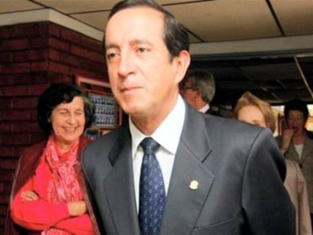 La inhabilidad generó "chubasco" jurídico en caso Petro: Augusto Ibáñez